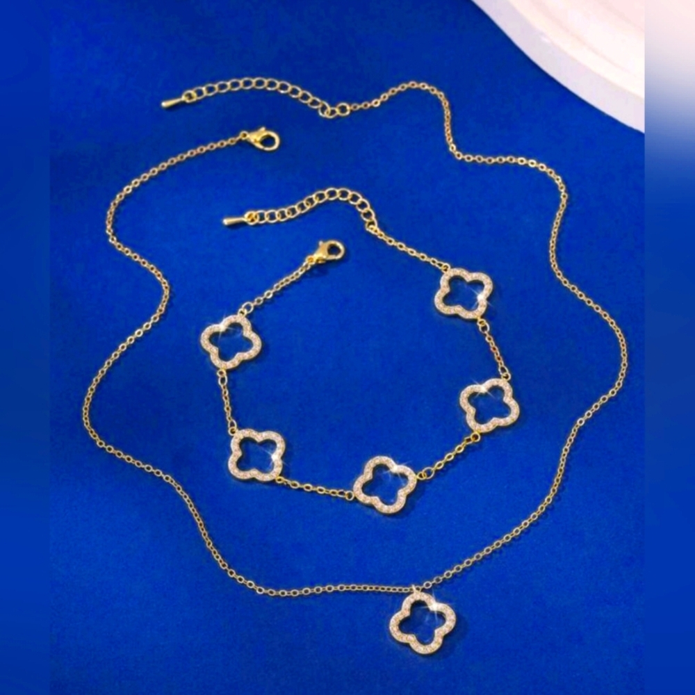 Clover Flower Necklace and Bracelet Set. Adjustable, New